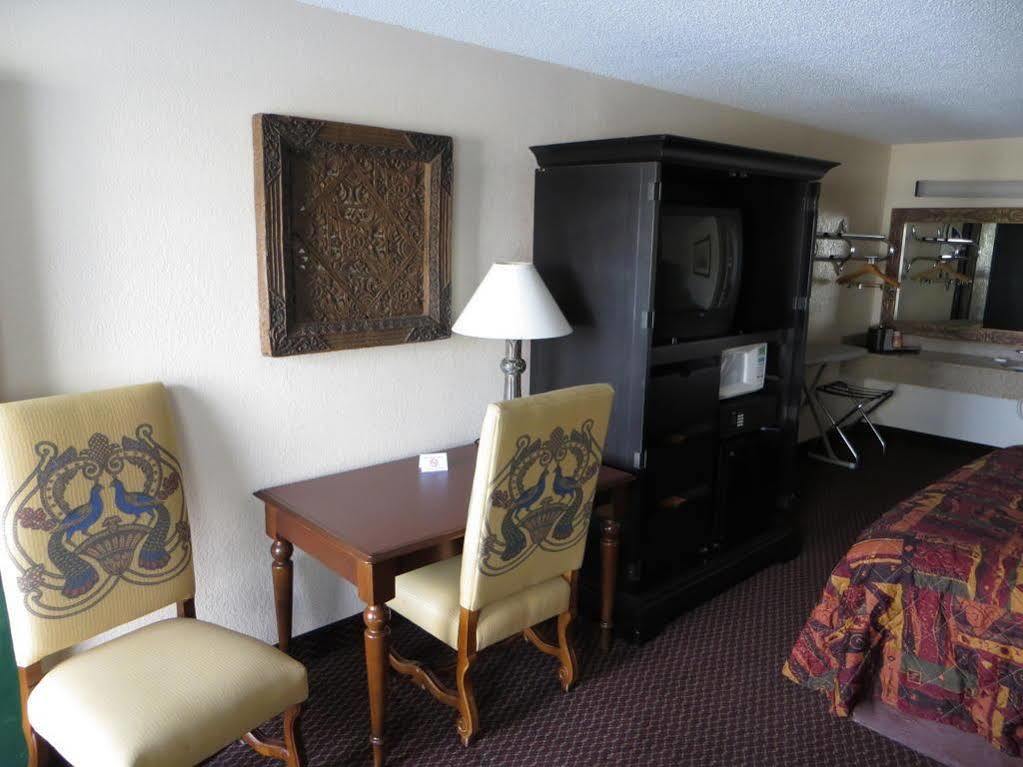 Super 8 By Wyndham Foley Motel Luaran gambar